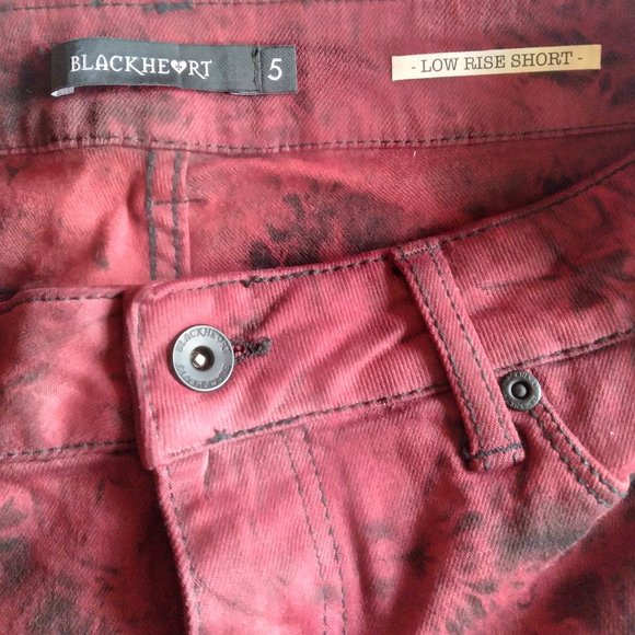 Hot Topic Blackheart Low-Rise Shorts (Size 5) - Picture 2 of 3